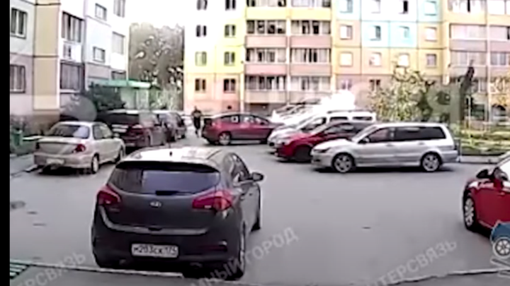 В Челябинске неадекватный водитель повредил пять автомобилей и скрылся