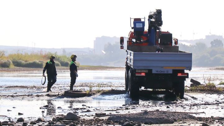 В Кемерове почистили обмельчавшую Томь