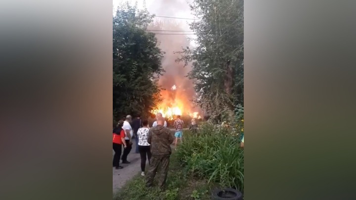 Серьезный пожар в центре Кемерова напугал горожан