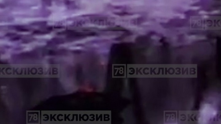 Талая вода затопила Вечный огонь в Красном селе
