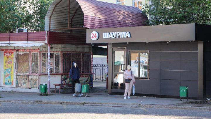 Собственник шаурмы на Орешках сам демонтирует свой киоск