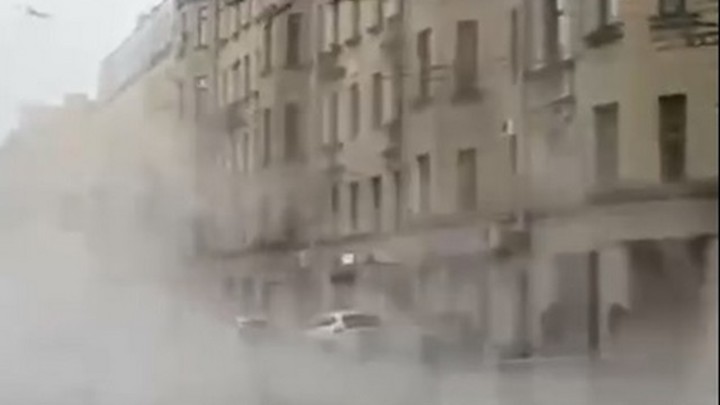 В центре Санкт-Петербурга из-за коммунальной аварии разлился кипяток
