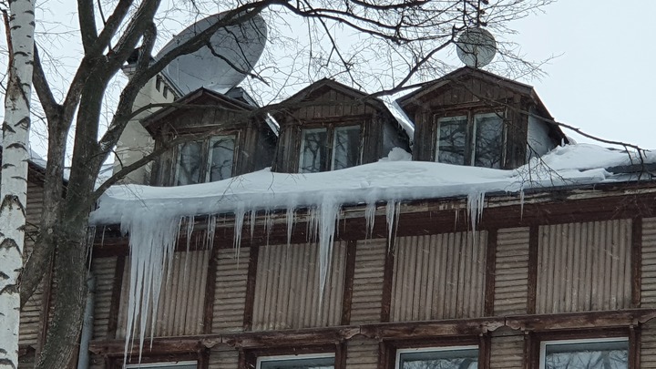 ДУКи получили 8 предписаний из-за льда и снега на крышах в центре Нижнего Новгорода