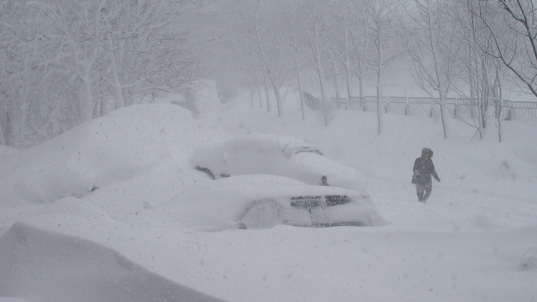 Штормовой ветер и снег обесточили более 20 поселков на Сахалине