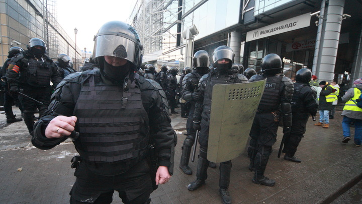 В Петербурге к сторонникам Навального силовики пришли с обысками