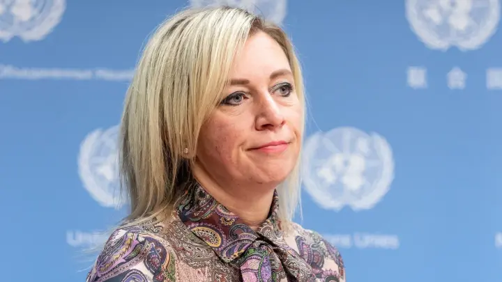 Захарова ждёт ноту протеста Британии из‑за премьеры комедии Тот самый №13