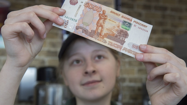 В Челябинской области ищут грабителей по оторванной купюре