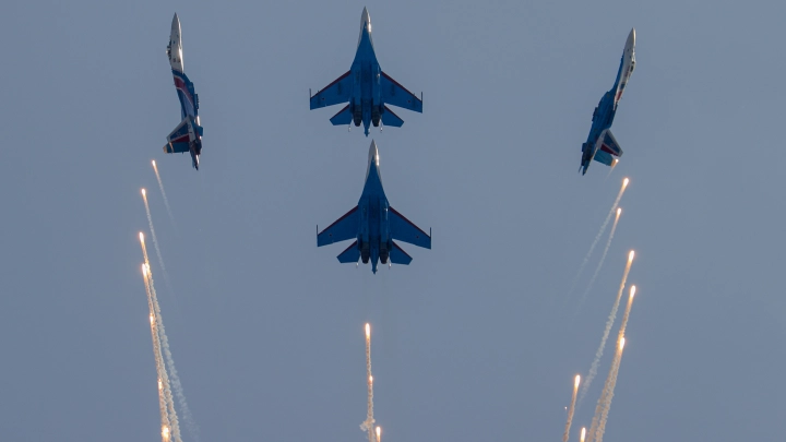 Ночной удар возмездия. Всё в огне: Су-34 в пух и прах разнёс пункт временной дислокации ВСУ