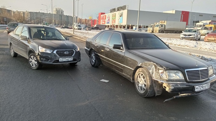 В Челябинске водитель Мерседеса сбежал после ДТП, в котором пострадал ребенок