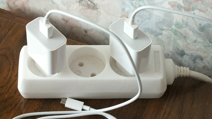 Хакеры научились красть данные со смартфона с помощью бесплатных зарядок