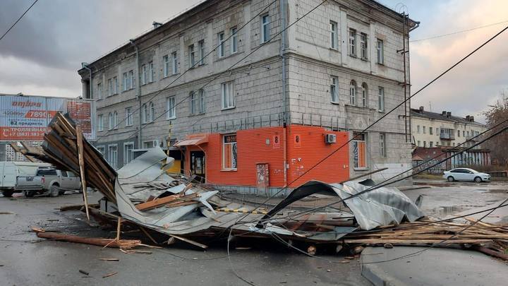 Глава района Новосибирска получил представление прокуратуры из-за сорванной ураганом крыши