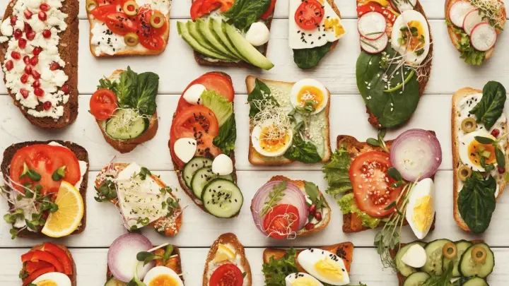 Хит для любителей рыбы: Новогодняя намазка на хлеб из простых продуктов