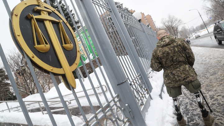 Расправился с героем ZOV и вышел на свободу: Мать убийцы преследовала семью жертвы