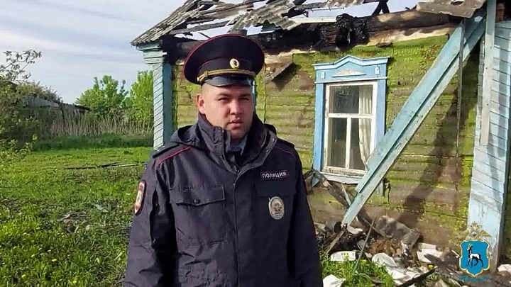 В Самарской области участковый спас мужчину из горящего дома
