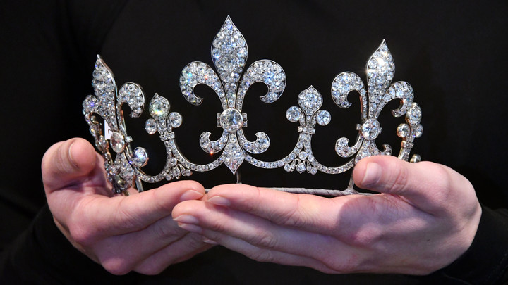 Обзывавшая людей мразями экс-чиновница подалась в жемчужины России