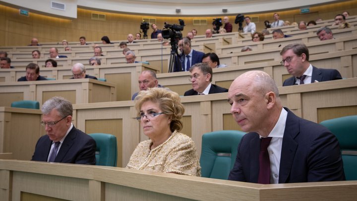 Спор Кудрина и Силуанова рассудил Глазьев: Пахнет изменой Родине