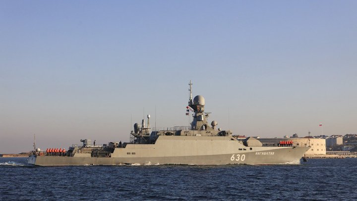 Минобороны: Россия приостанавливает обеспечение безопасности зернового коридора из Украины