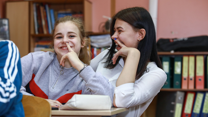 Школьников в Ростовской области снова хотят обязать убирать кабинеты и дежурить по столовой