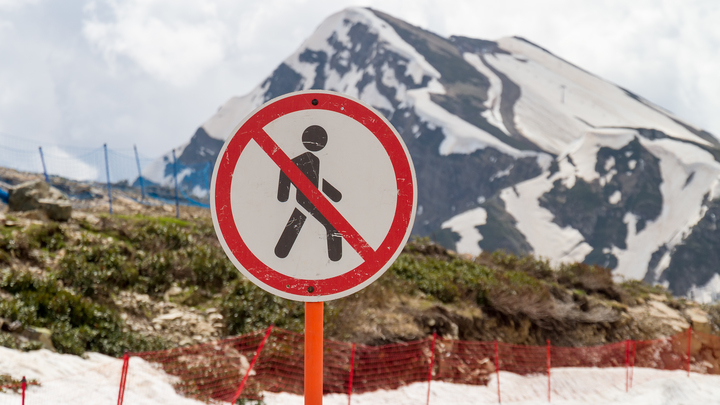 На запрещённой тропе Красной Поляны поймали туристов, которые могли спровоцировать лавину