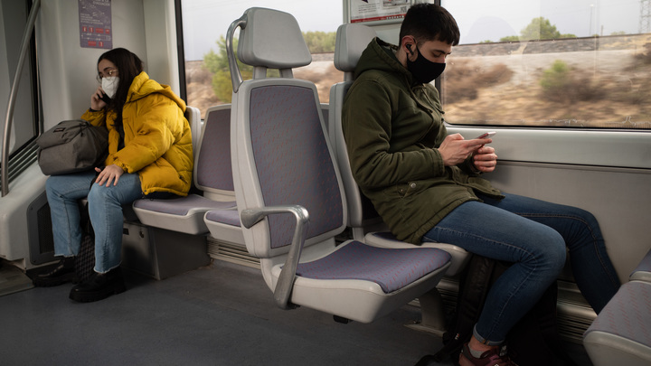 Социальная дистанция останется с нами навсегда: Об обнимашках придётся забыть