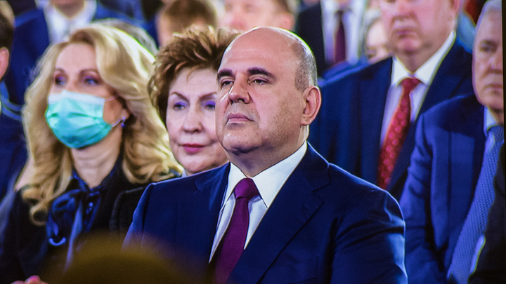 Лично разгружал: Мишустин признался в подработке грузчиком