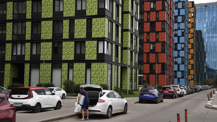 Все оттенки зелёного: В Москве отреставрировали здания изумрудной расцветки