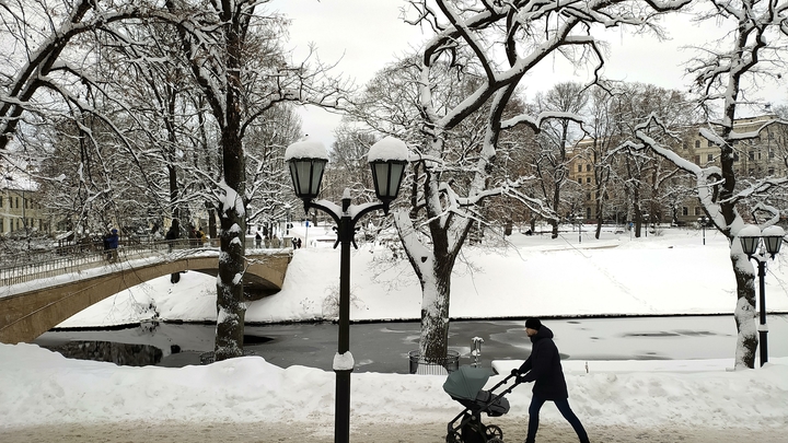 Насморк, кашель, озноб: стоит ли гулять ребёнку при симптомах ОРВИ