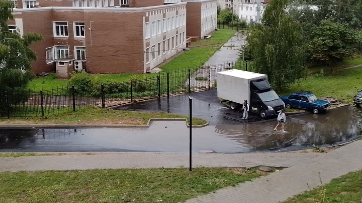 Новый выезд с улицы Тихонравова на Сперанского построили с нерабочей ливневкой