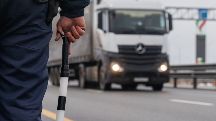 Как выжить на русских дорогах: Дальнобойщик с 30-летним стажем дал советы водителям