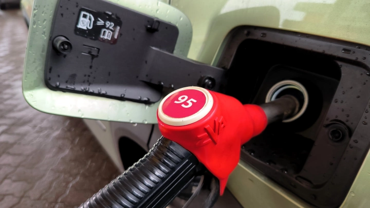 Капут автомобилям в России? Бензин теперь другой - последствия могут быть плачевными