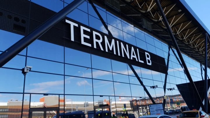 Отменены или перенесены сотни рейсов: В аэропортах России настоящий коллапс