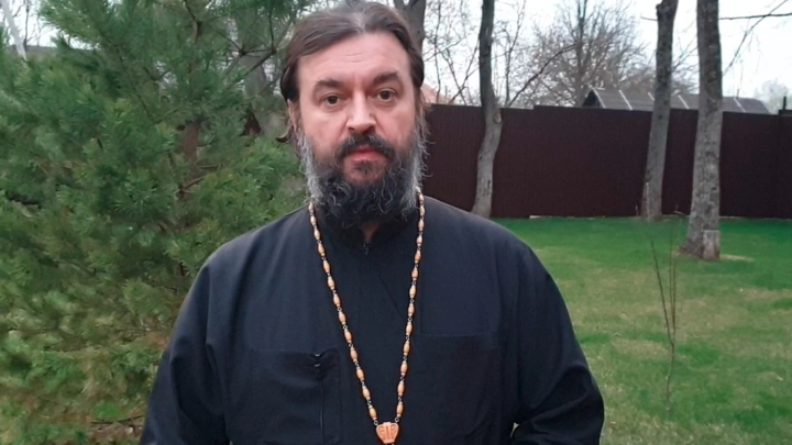 Постепенно Бог нас готовит: отец Андрей Ткачёв о Благодатном огне и вере в Иисуса Христа