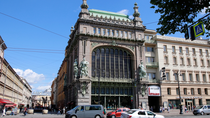 Рубль за метр: В Петербурге ищут арендаторов для 11 памятников