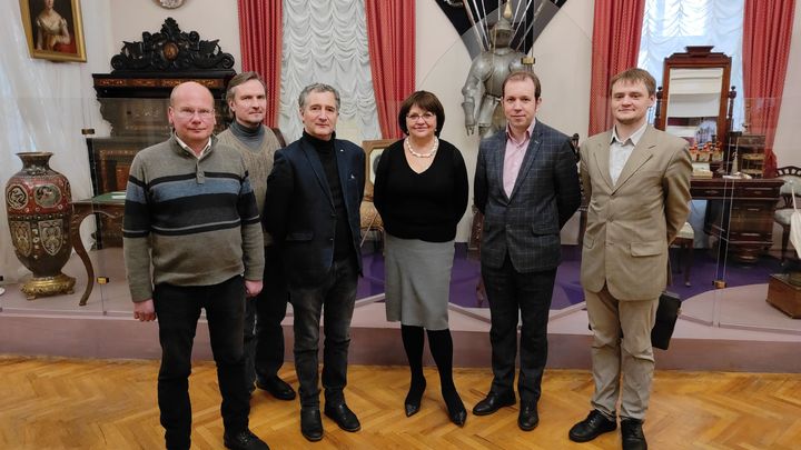 Предводитель российского дворянства приехал во Владимир, чтобы увидеть «Пыль чужих дорог» Предводитель российского дворянства приехал во Владимир, чтобы увидеть «Пыль чужих дорог»