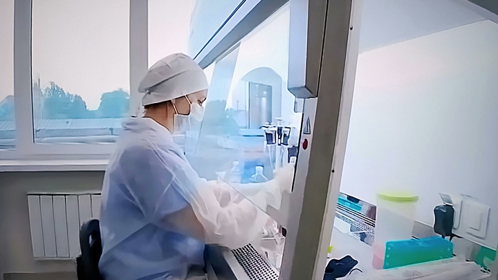 В Санкт-Петербурге держится плато заболеваемости при сокращении объема тестирований