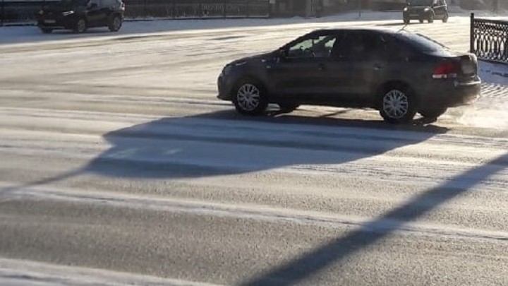 Дорога в Миассе превратилась в каток после двух ЧП
