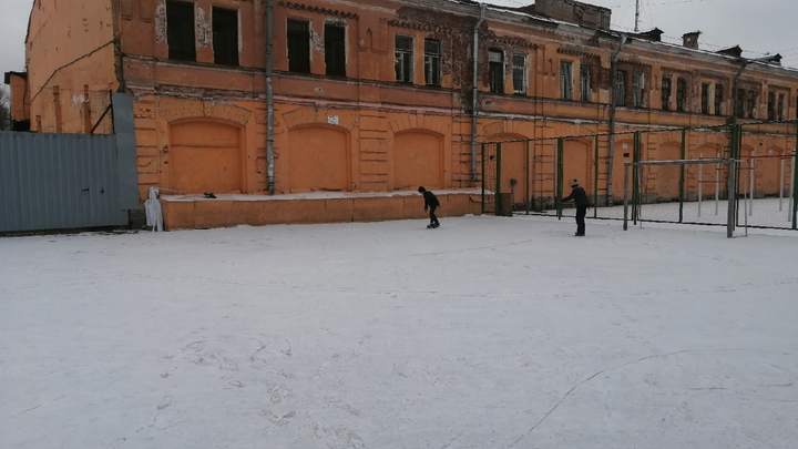 В центре Петербурга активисты организовали бесплатный каток
