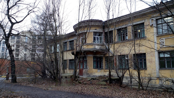 Омлет с плесенью и грязь в палатах: Пациент с Covid из Боткинской больницы поведал о жутких условиях