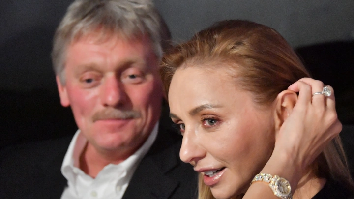 Навка с пролетарской жёсткостью ругает Пескова из-за Путина: Признание из первых уст