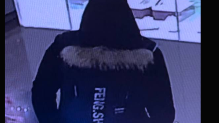 Объявлен в розыск: житель Сызрани совершил дерзкое ограбление ювелирного магазина