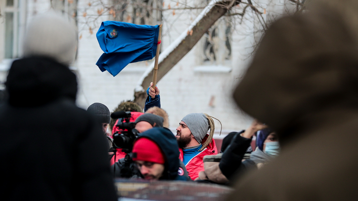 Новосибирских школьников призывают к участию в несанкционированном митинге в поддержку Навального