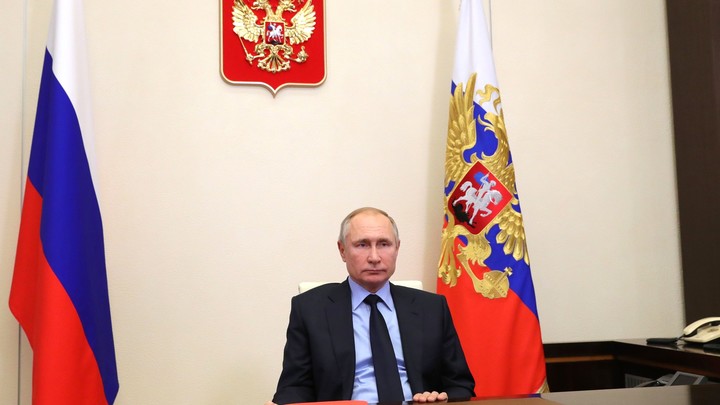 Хозяин квартиры Путиных не пустил на порог Навального: У дома с телохранителями