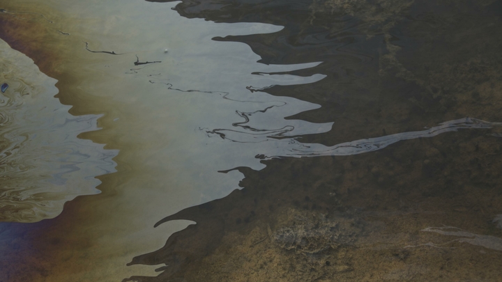 Волонтёр придумал приспособление для уборки мазута с пляжей Анапы