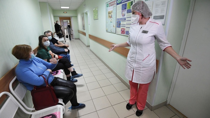 Беглов предупредил петербуржцев о небольших перебоях с вакциной от COVID на некоторых пунктах