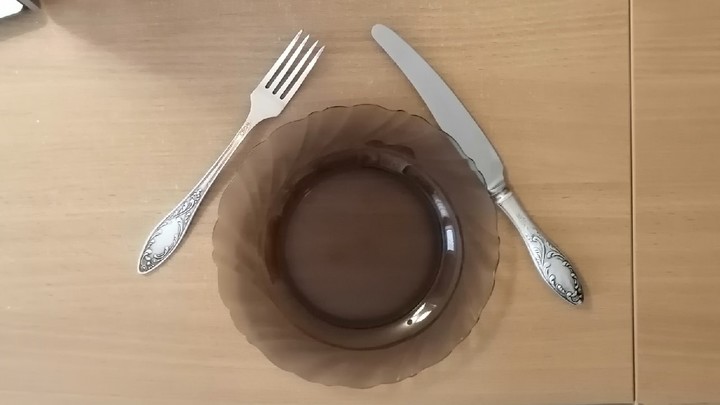 Чем вы их кормили: школу в Челябинской области проверили из-за сырой котлеты