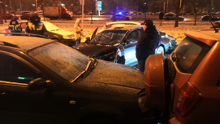 Игра в догонялки с полицией закончилась массовой аварией в Петербурге
