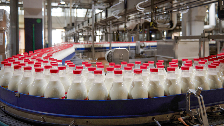 Молочные комбинаты Москвы поставляют товары почти во все регионы России - Собянин