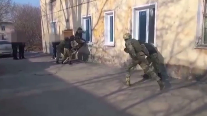 Спецназ взял штурмом квартиру серийных автоугонщиков из Новосибирска