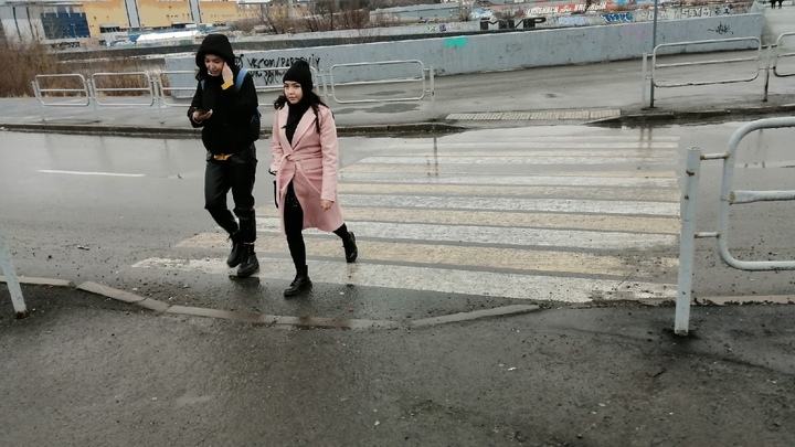 Ничего не видно: Сколько Челябинск будет жить с размытой разметкой на дорогах