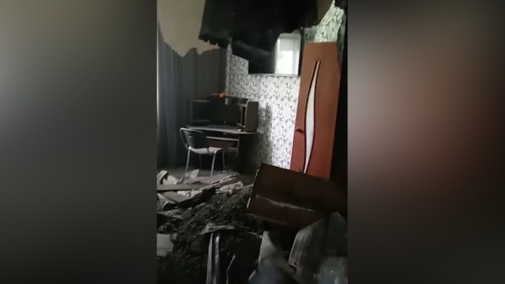 Потолок обрушился в жилом доме в Кузбассе